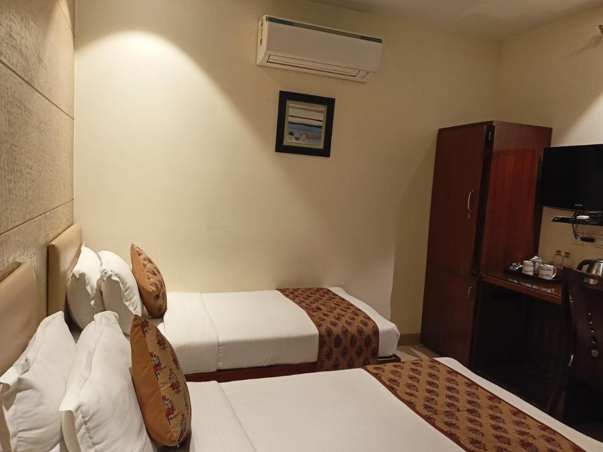 Cosy Grand, Chanakyapuri By The Cosy Hotels Nowe Delhi Zewnętrze zdjęcie