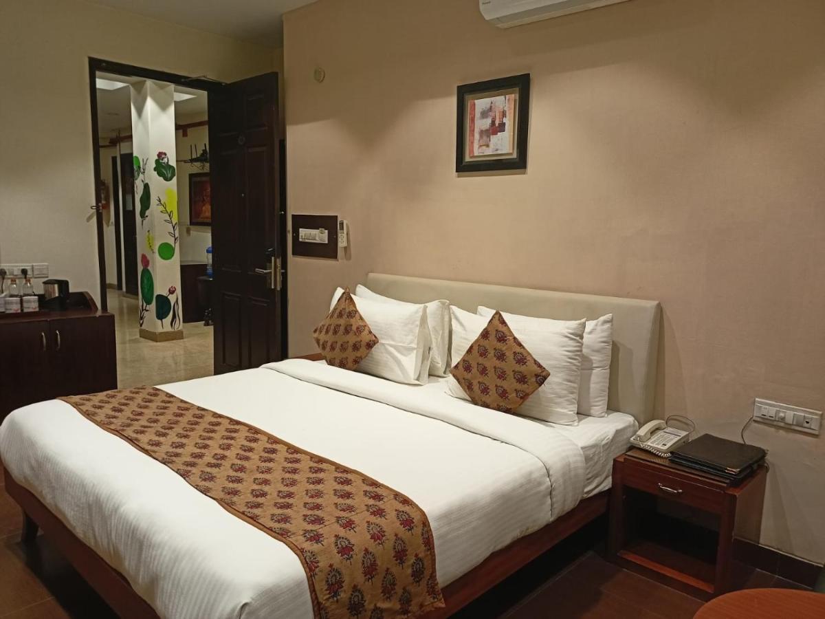 Cosy Grand, Chanakyapuri By The Cosy Hotels Nowe Delhi Zewnętrze zdjęcie