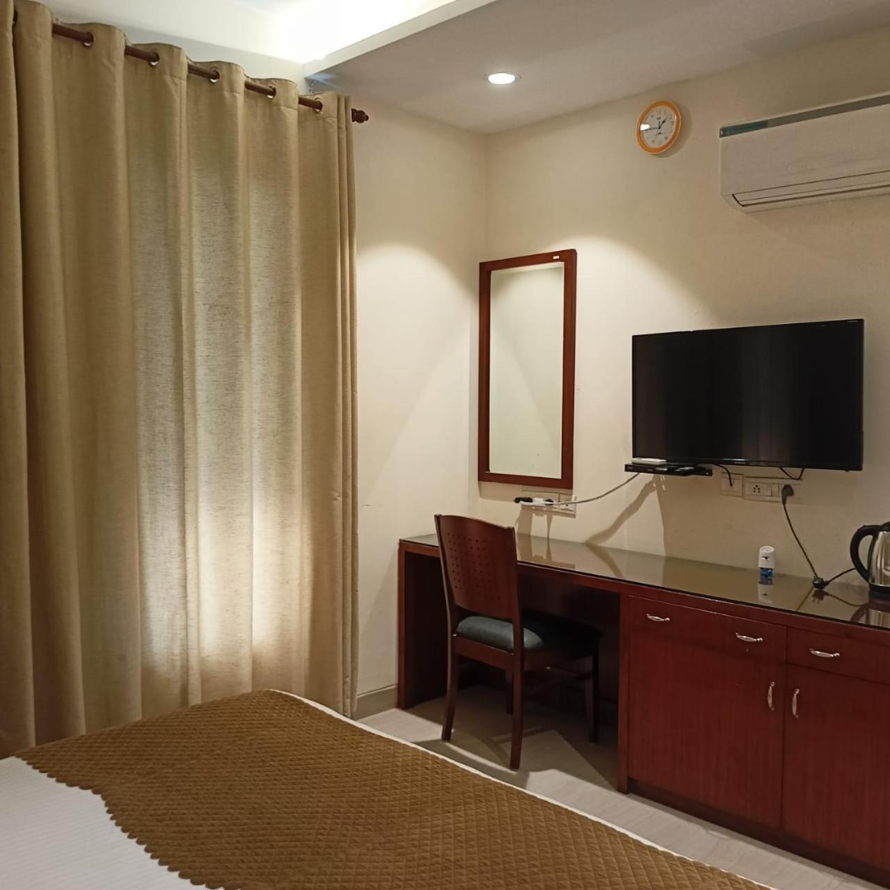 Cosy Grand, Chanakyapuri By The Cosy Hotels Nowe Delhi Zewnętrze zdjęcie