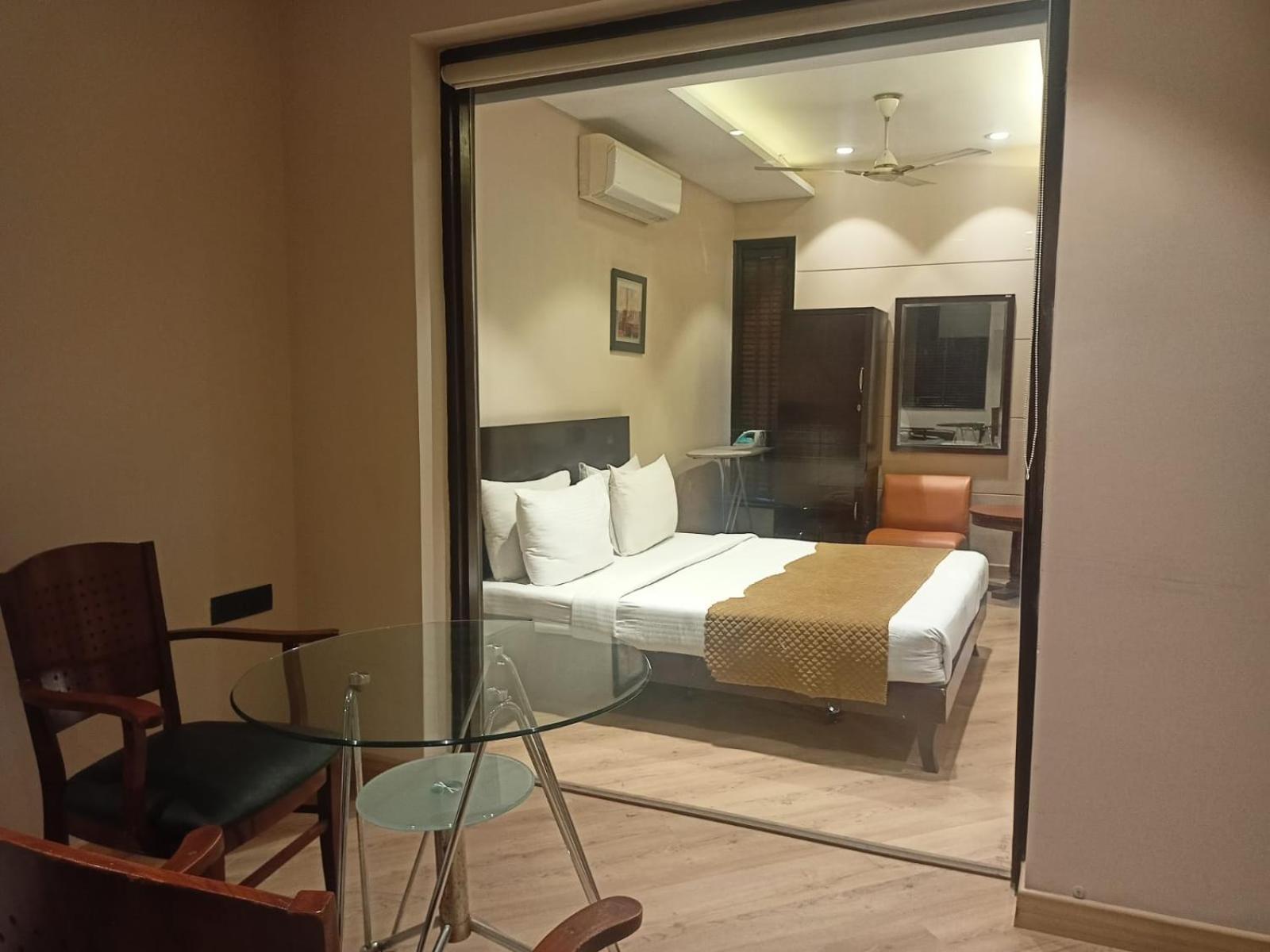 Cosy Grand, Chanakyapuri By The Cosy Hotels Nowe Delhi Zewnętrze zdjęcie